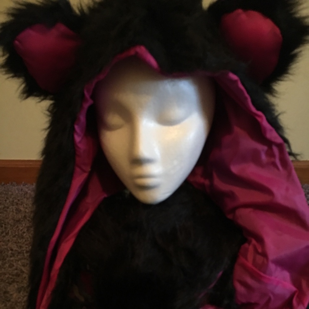 Black cat hat w/ hand pockets.